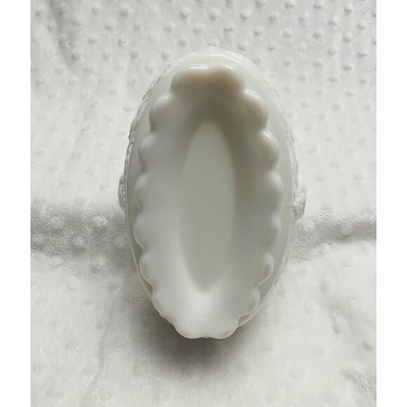 Vintage Westmoreland Milk Glass Split Handle Basket, Grapes & Vine Pattern 1960s - Picture 6 of 8